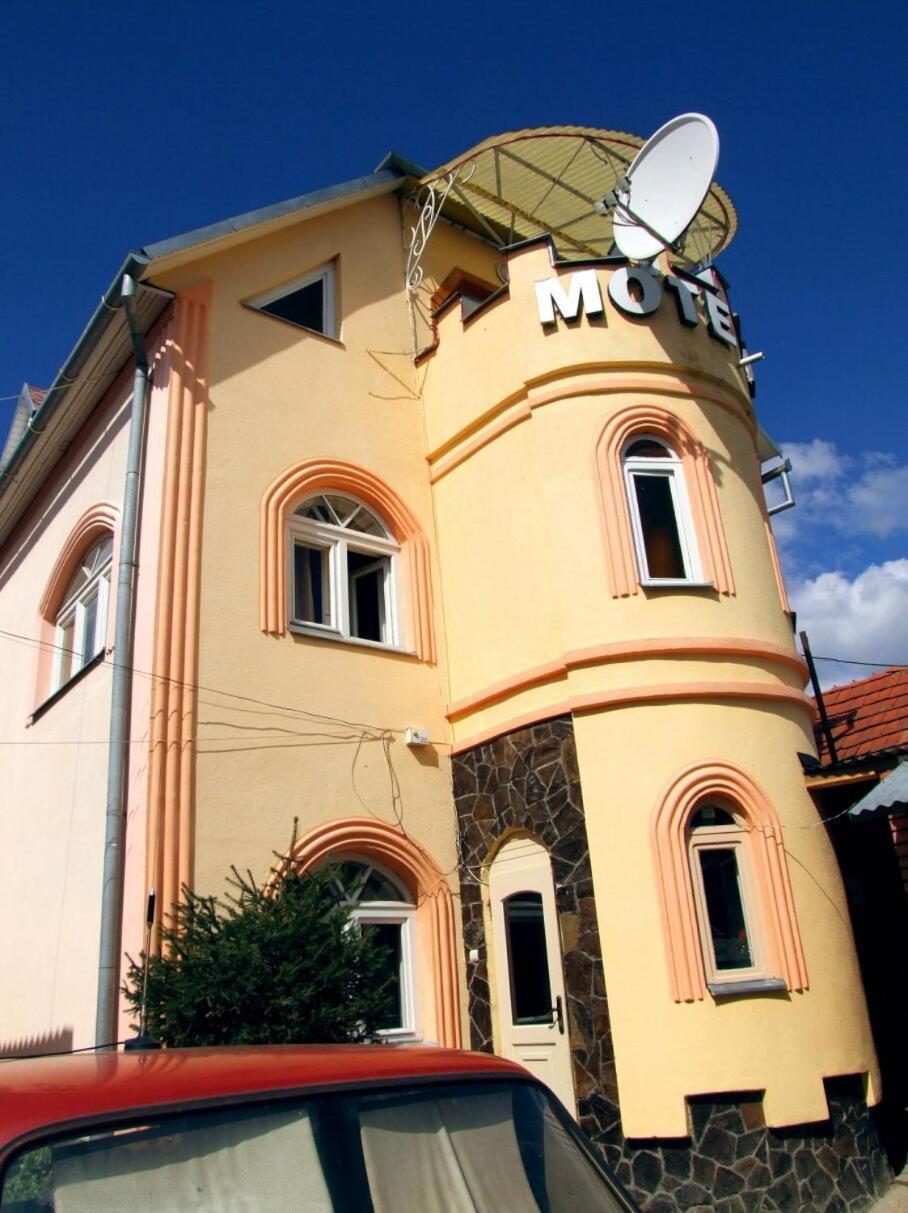 Nautilus Hotel Uzhhorod Exterior foto