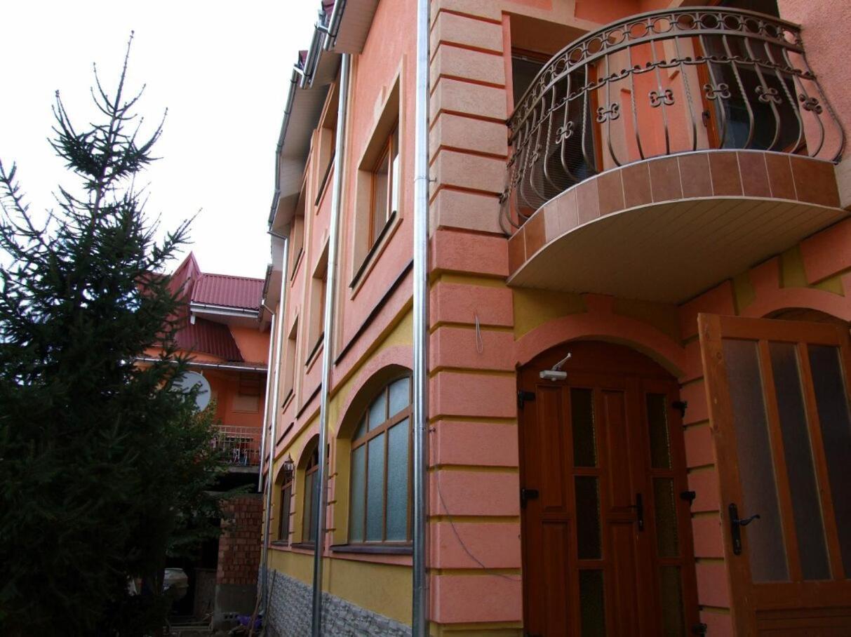 Nautilus Hotel Uzhhorod Exterior foto